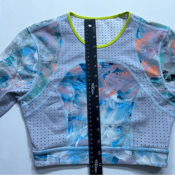 Lululemon Paddle Crop Top Womens Size 2 Reversible Mesh Warpstreme White/Silver - Picture 9 of 16